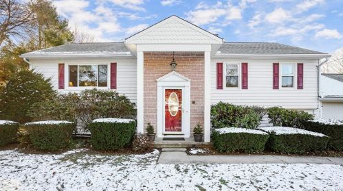 33 Wesley Dr, Bridgeport, CT 06611-4638
