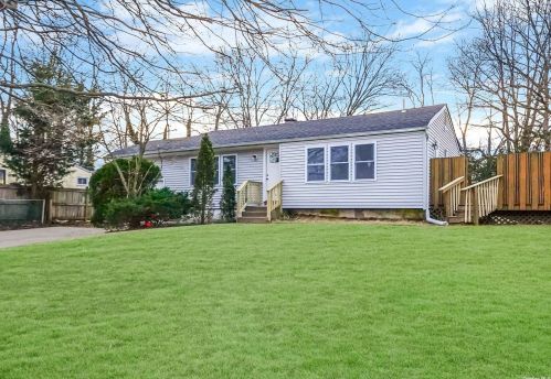 196 Dovecote Ln, Central Islip, NY 11722-2410
