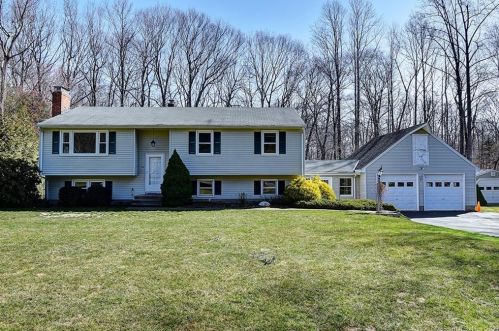 26 Crestwood Dr, East Hampton, CT 06424-1346