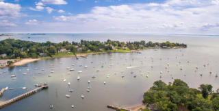 21 Baywater Dr, Tokeneke CT  06820-5702 exterior