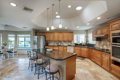 15201 10th Pl, Phoenix, AZ 85022-3735