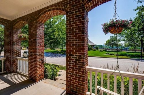 1061 Parkview Blvd, Pittsburgh, PA 15217-2557