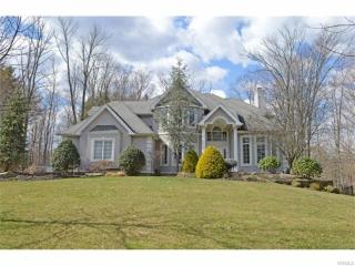 8 Divot Pl, Airmont, NY 10901-3942