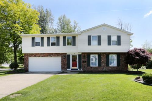 99 Candlewood Ln, Buffalo, NY 14221-2138