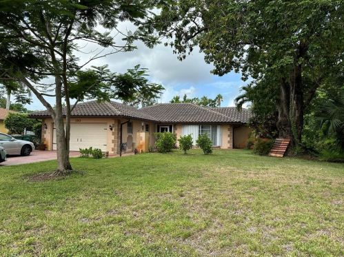 190 Big Springs Dr, Naples, FL 34113-8325