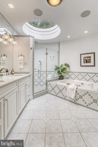 3073 Cleveland Ave, Washington DC 20008-3450 exterior