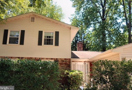 9909 Rand Dr, Springfield, VA 22015-3813