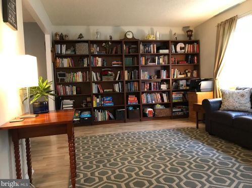 3063 Tecumseh Ct, Woodbridge VA  22192-1827 exterior