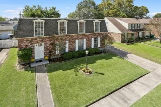2120 Lexington Ave, Gretna, LA 70056-4526