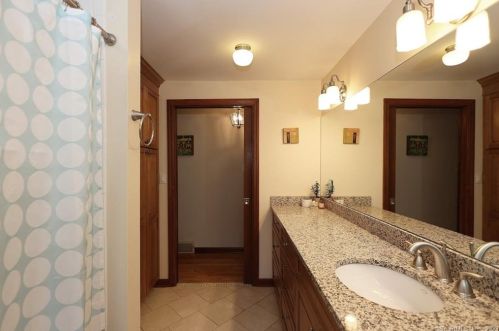 15 Benneville Rd, Milford CT  06461-2432 exterior