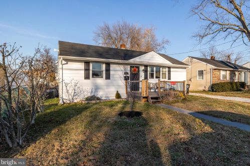 457 9th Ave, Pine Hill, NJ 08021-3709
