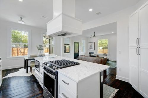 4703 Delores Ave, Austin TX 78721-2001 exterior