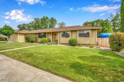 872 20th St, Lakeport, CA 95453-3529