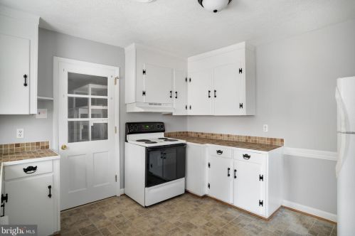 288 Cave Spring Ln, Edinburg VA  22824-3404 exterior
