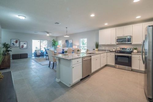 956 Derbyshire Dr, Kissimmee FL  34758-3120 exterior