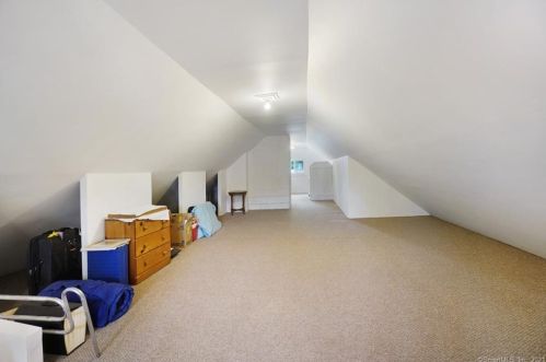 27 Green Hill Rd, North Haven CT  06473-2139 exterior