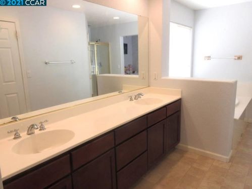 1337 Yosemite Cir, Oakley CA  94561-5205 exterior