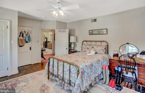 6411 Devonshire Hts Rd, Harrisburg PA 17111-4818 exterior