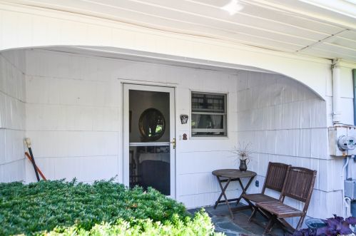 360 Harbor Rd, Southold, NY 11971-4501