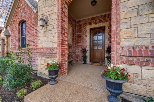 8100 Oak Knoll Dr, Fort Worth, TX 76182-8751