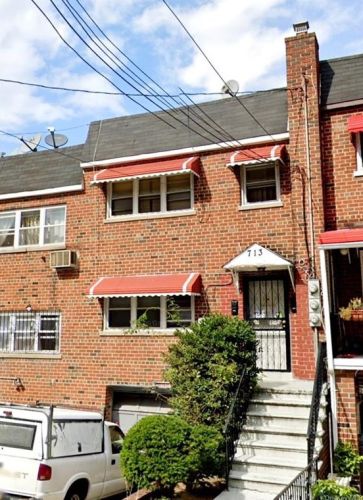 713 234th St, Bronx, NY 10466-3103