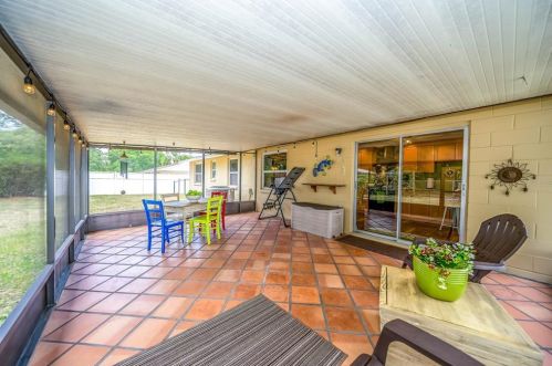 1562 Twin Palms Loop, Lutz FL  33559-6763 exterior