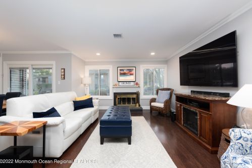 64 Eastport Ct, Tinton Falls, NJ 07701-5402