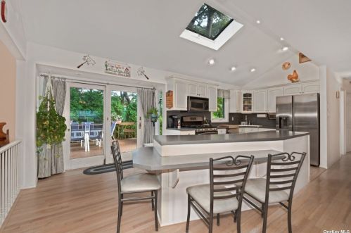 14 Corral Ln, Elwood NY  11731-3412 exterior