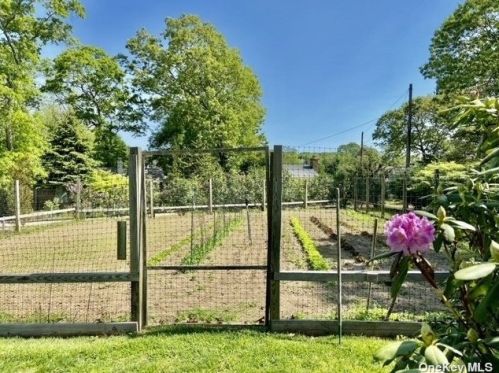 305 Bayberry Rd, Southold NY  11971-4436 exterior