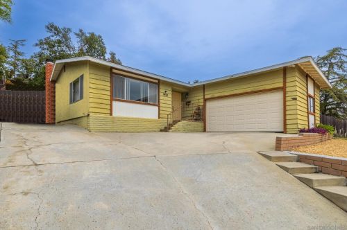 9820 Murray Dr, La Mesa, CA 91942-4124