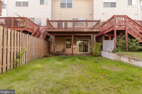 2485 Wheat Meadow Cir, Herndon VA  20171-3055 exterior