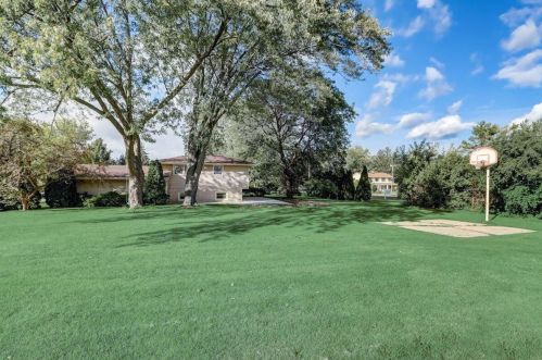 6118 Twin Oak Dr, Greendale WI  53129-2662 exterior