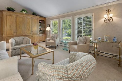 24 Surrey Dr, Norwalk CT  06851-3224 exterior