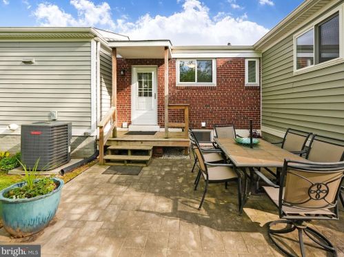 6917 Kingwood Dr, Falls Church VA  22042-3809 exterior