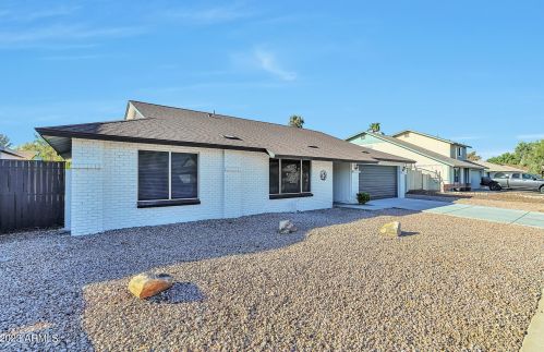 1015 Natal Ave, Mesa, AZ 85210-7676