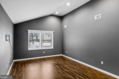 133 Somerset Dr, Willingboro NJ  08046-1435 exterior