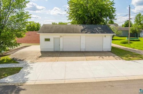 526 Lake St, Chisholm MN  55719-1334 exterior