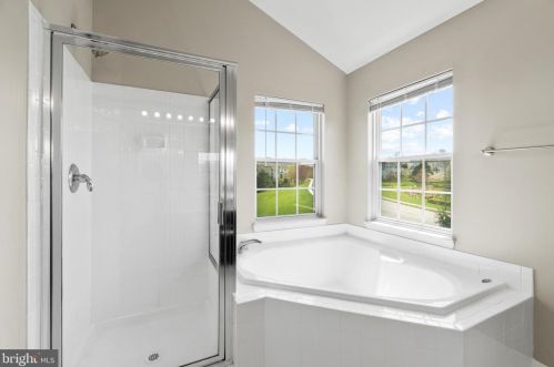 317 Baish Dr, Leesburg VA 20175-6149 exterior