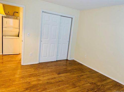 1 Ruth Ct, Middletown NY  10940-5328 exterior