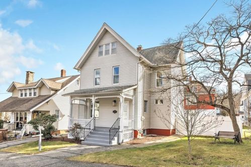 18 Spring St, Huntington, CT 06484-4120