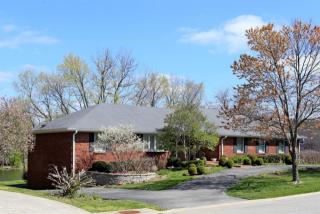 652 Lakeshore Dr, Lexington, KY 40502-3117