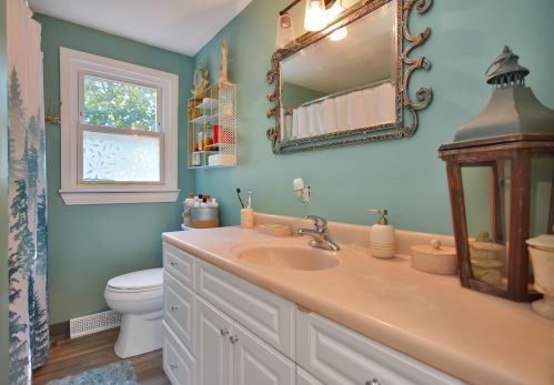 32 Fairview Ave, Nashua NH 03060-4105 exterior