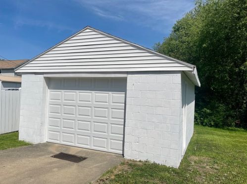 802 Locust St, New Castle PA  16101-2132 exterior