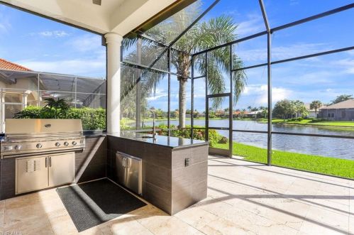 9045 Shenendoah Cir, Naples FL 34113-1663 exterior