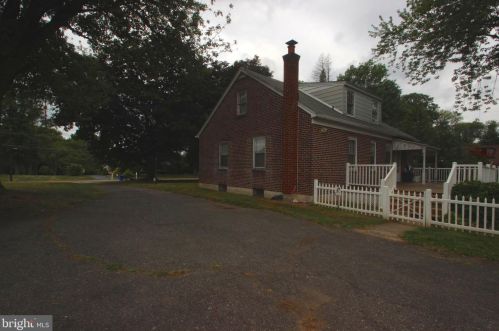 373 Concord Rd, Glen Mills PA  19342-1403 exterior