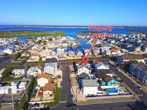 306 Arnold Ave, Pelican Island, NJ 08751-1602