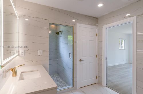 947 Nautilus Isle, Dania Beach FL  33004-2356 exterior