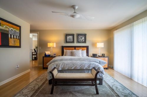 9 Stuart Dr, Bloomfield CT 06002-1524 exterior