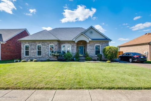 10106 Twilight Dr, Louisville, KY 40272-3869