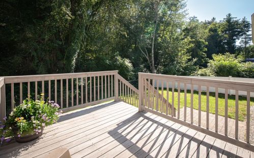 8 Evans Ave, Plaistow NH  03865-2909 exterior